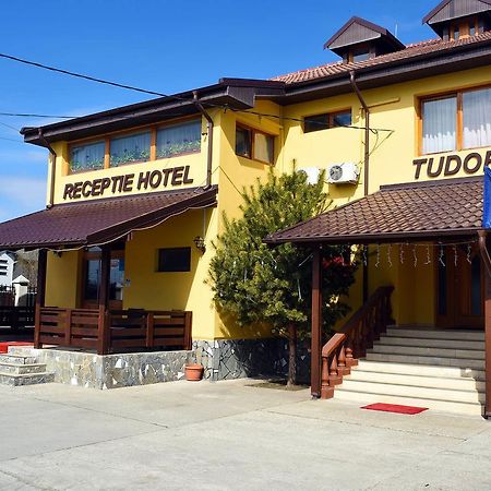 Hotel Tudor Ploieşti Extérieur photo