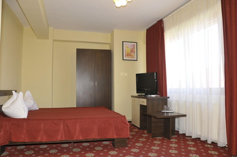 Hotel Tudor Ploieşti Extérieur photo