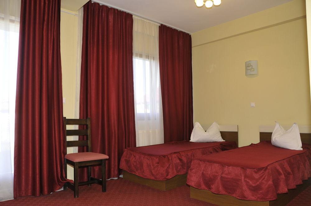 Hotel Tudor Ploieşti Extérieur photo